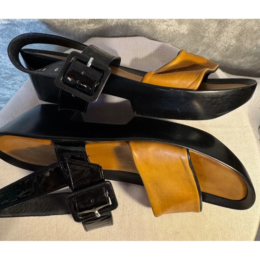 Robert Clergerie tan Black patent Leather color block Sz 9 slingback Sandals